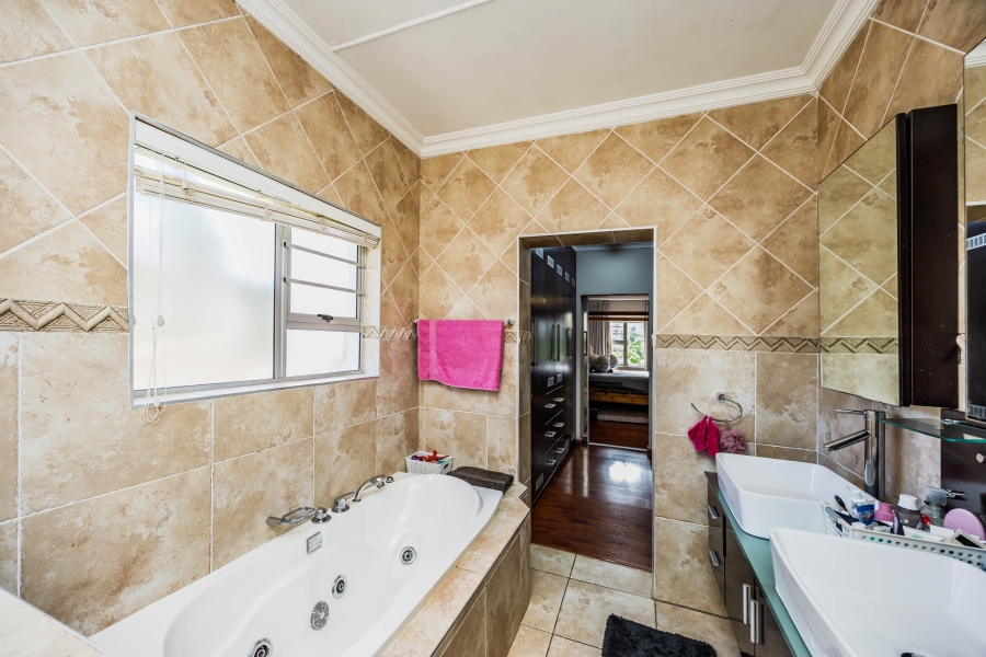 4 Bedroom Property for Sale in Beacon Bay Eastern Cape